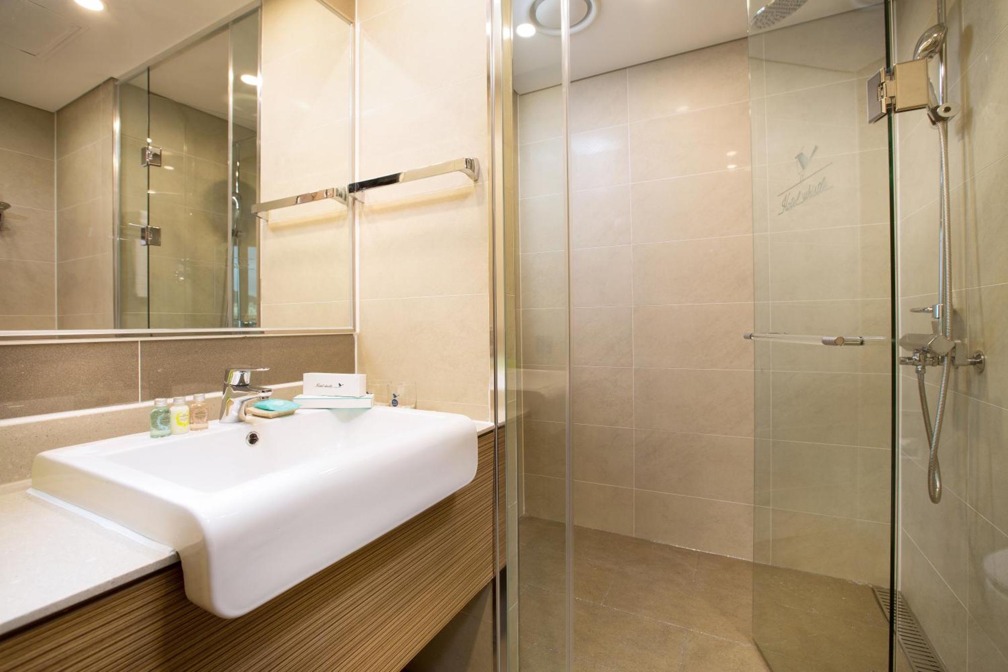 Deluxe Family Twin Room with Mountain View