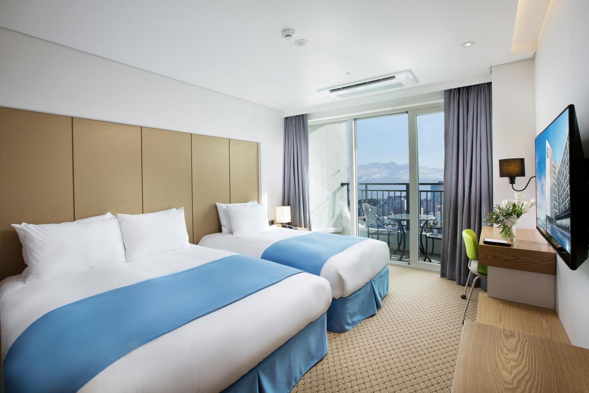 Deluxe Family Twin Room Mountain View