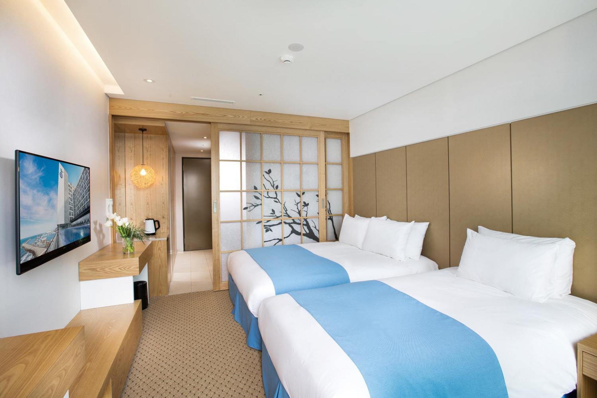 Deluxe Family Twin Room Mountain View